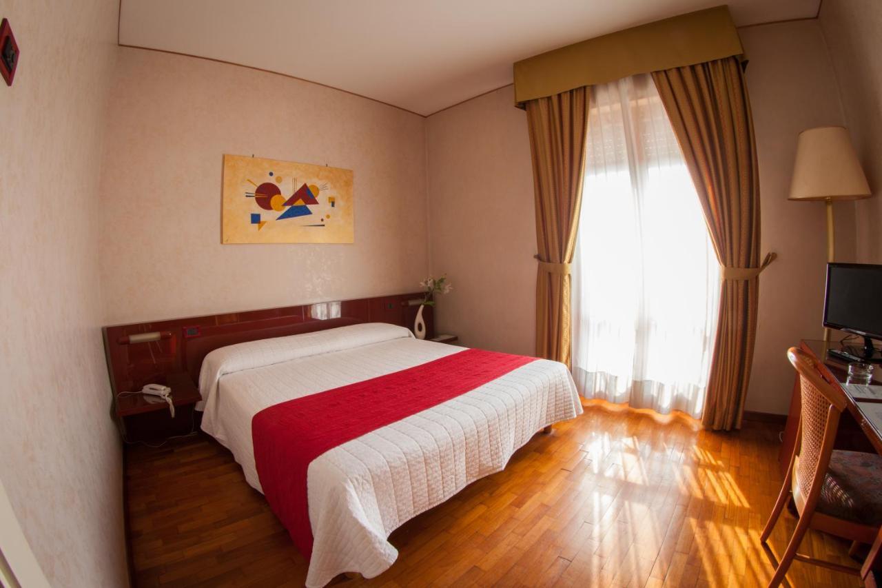 Hotel Master Альбиньясего Экстерьер фото